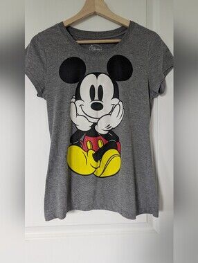 Disney Gray Tee with Classic Mickey in Red and Yellow Size XL